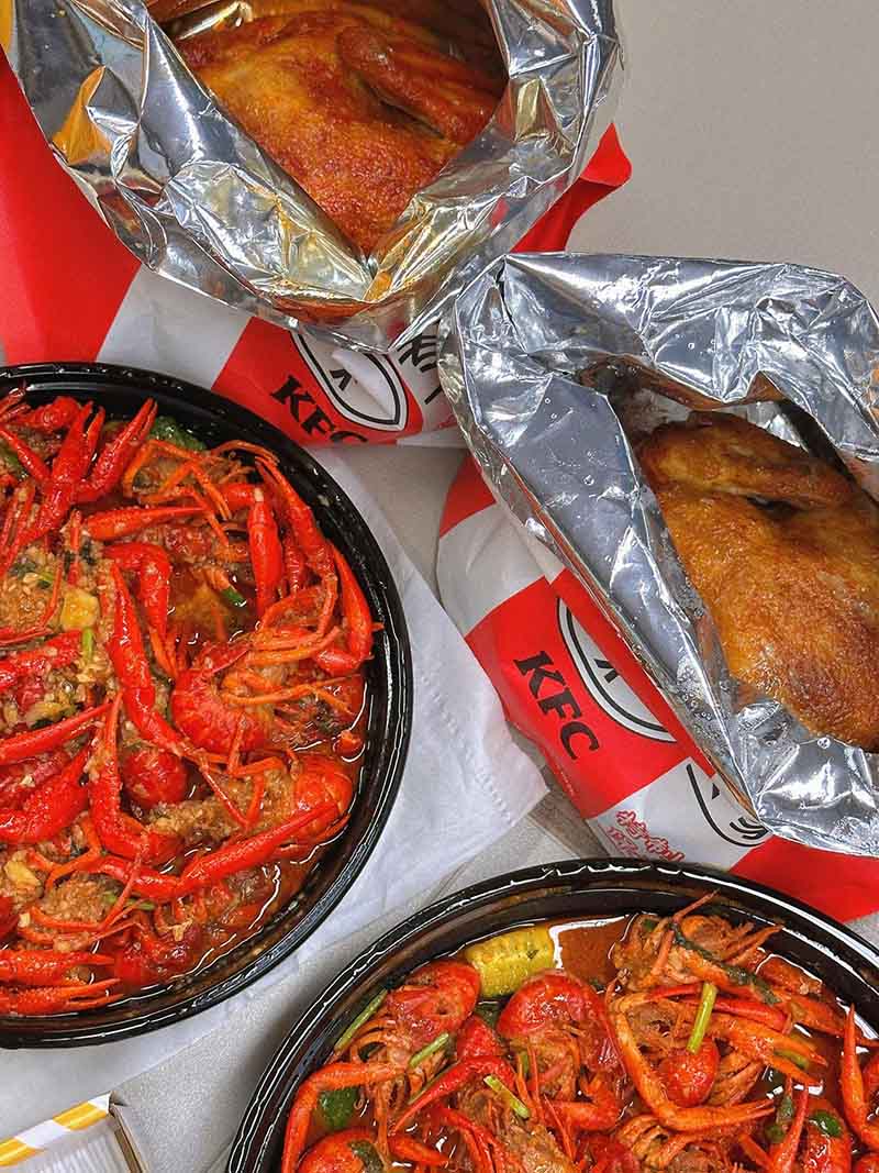 Minum Petang yang Menyenangkan: Jamuan Ayam Panggang KFC dan Gigitan Udang