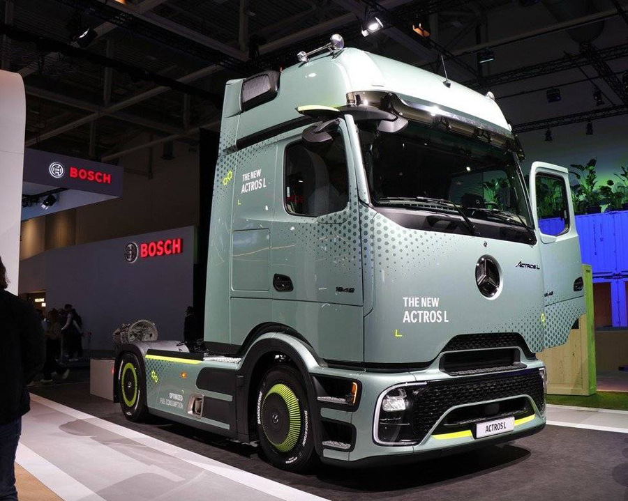 Bagaimanakah prestasi pengendalian trak Mercedes Benz?